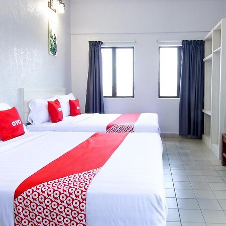Oyo 89846 Lotus Inn Hotel Malacca Kültér fotó