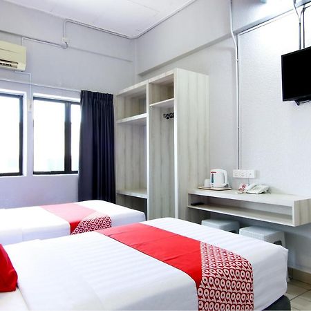 Oyo 89846 Lotus Inn Hotel Malacca Kültér fotó