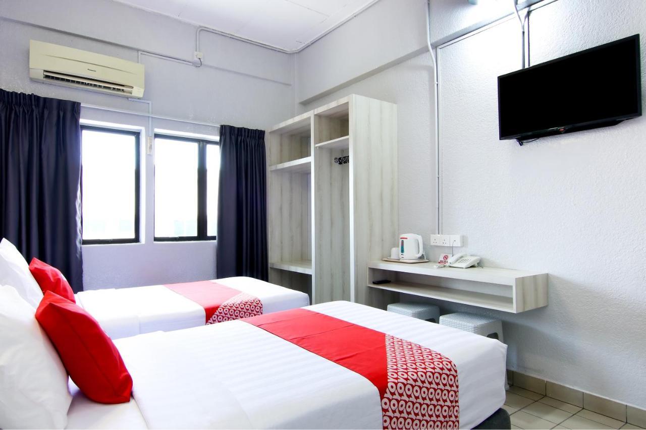 Oyo 89846 Lotus Inn Hotel Malacca Kültér fotó