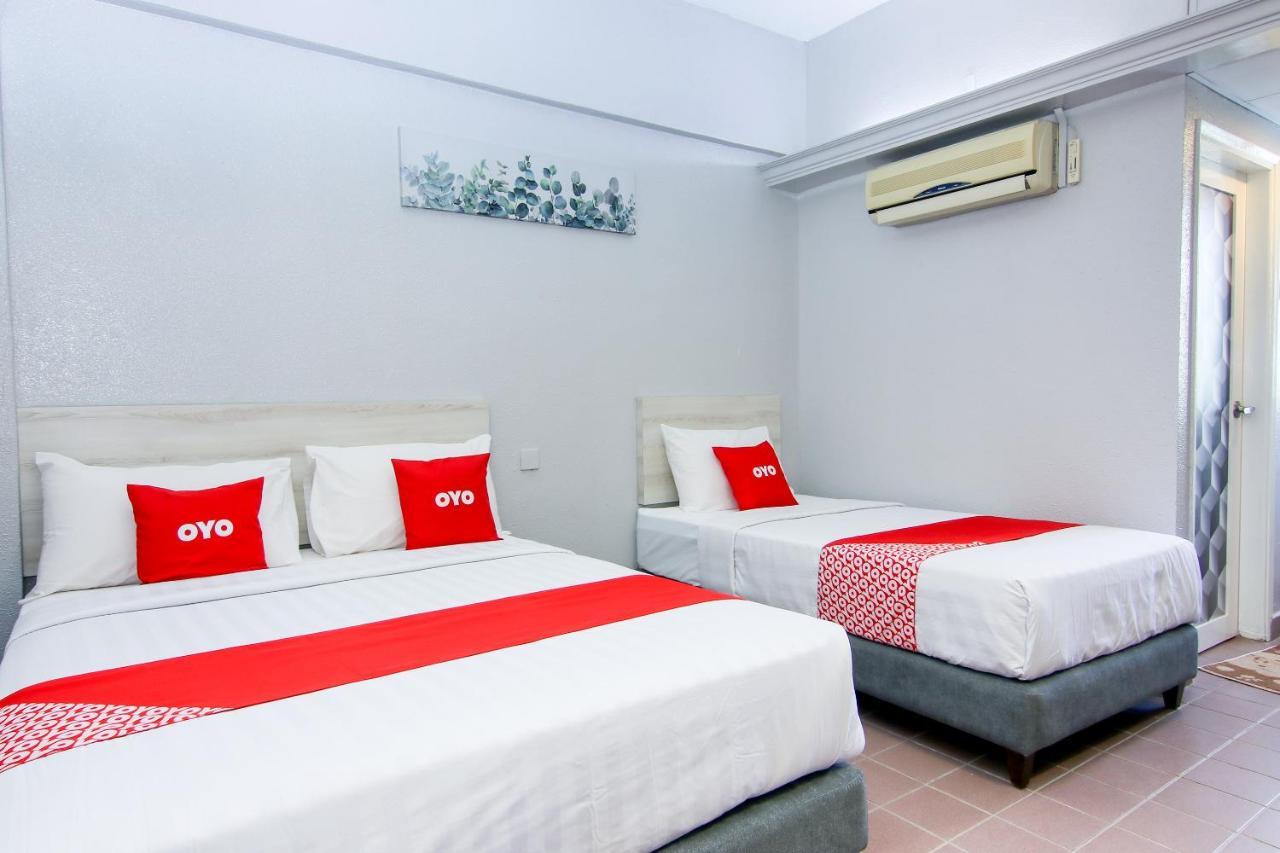 Oyo 89846 Lotus Inn Hotel Malacca Kültér fotó