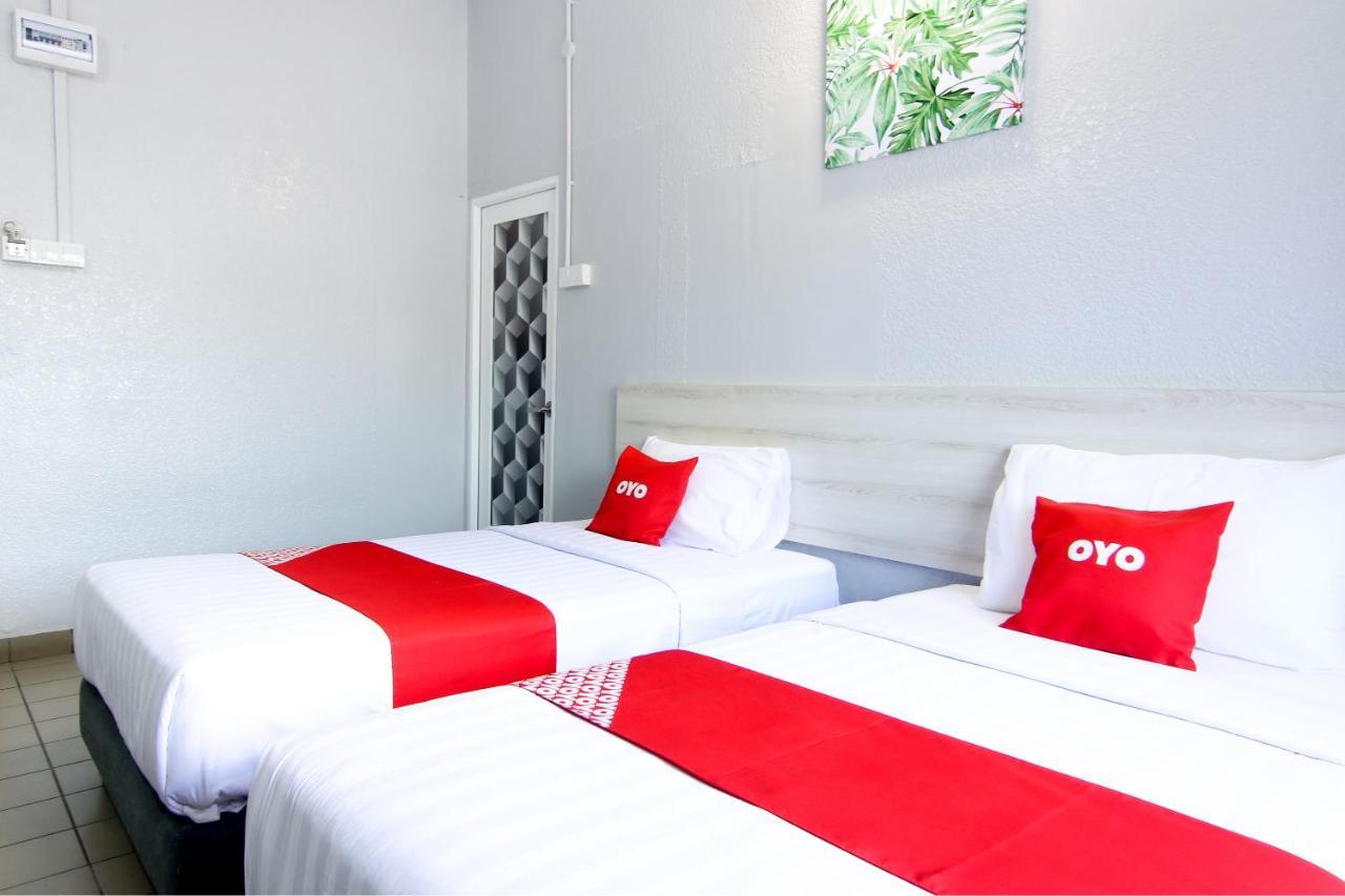 Oyo 89846 Lotus Inn Hotel Malacca Kültér fotó