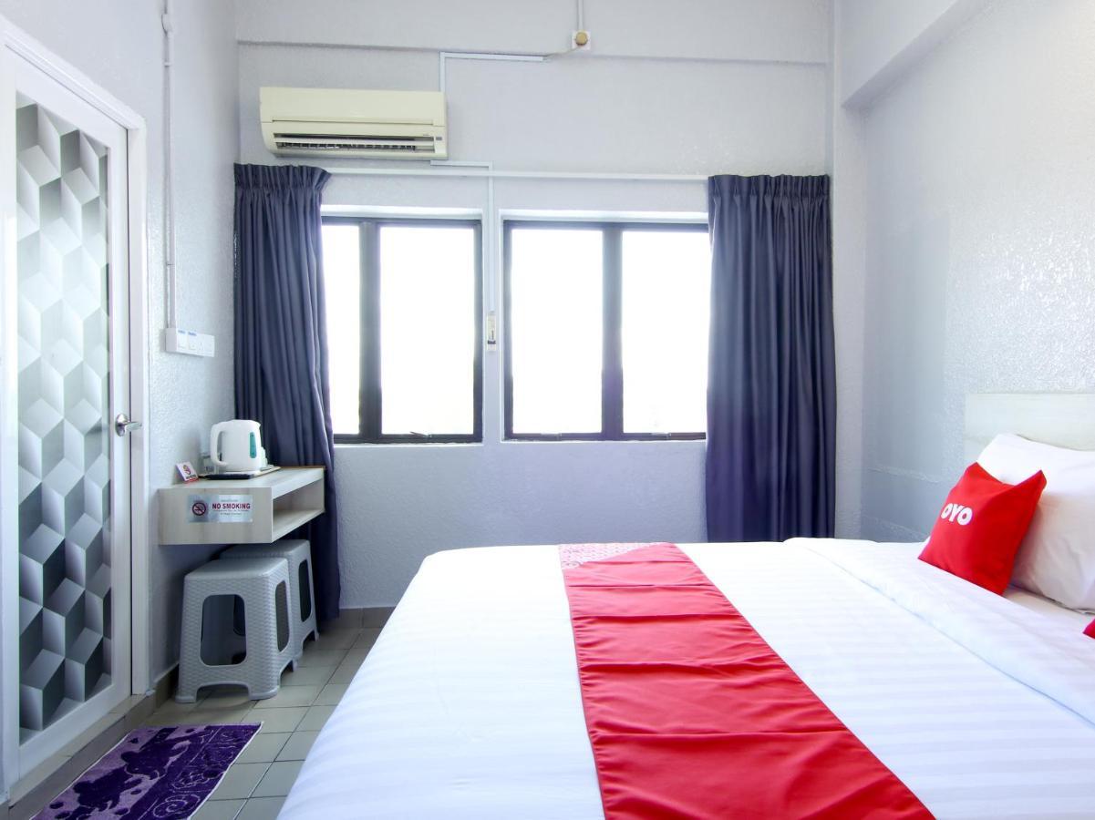 Oyo 89846 Lotus Inn Hotel Malacca Kültér fotó