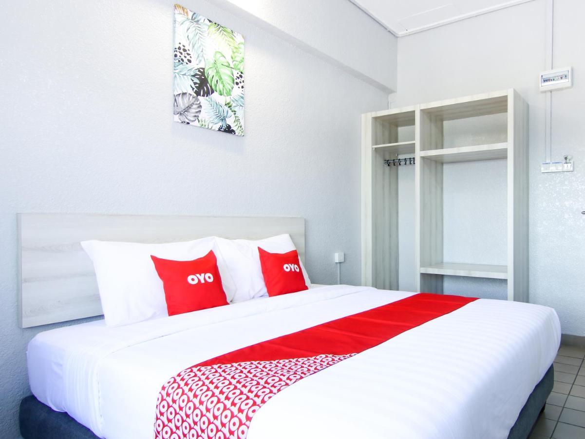 Oyo 89846 Lotus Inn Hotel Malacca Kültér fotó
